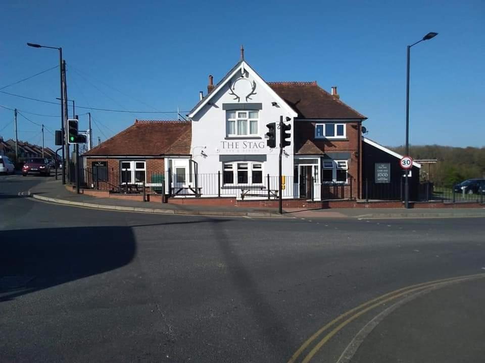Hotel The Stag Northwood  Exterior foto